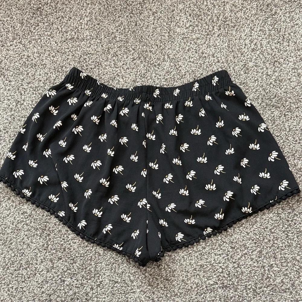 Soprano Black Floral Scalloped Trim Shorts